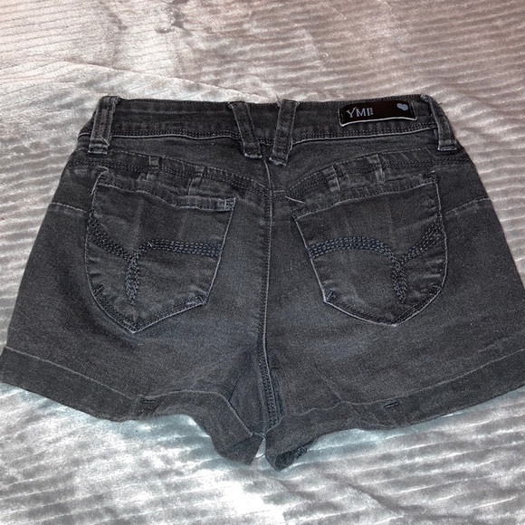 Black jean shorts - Picture 3 of 3